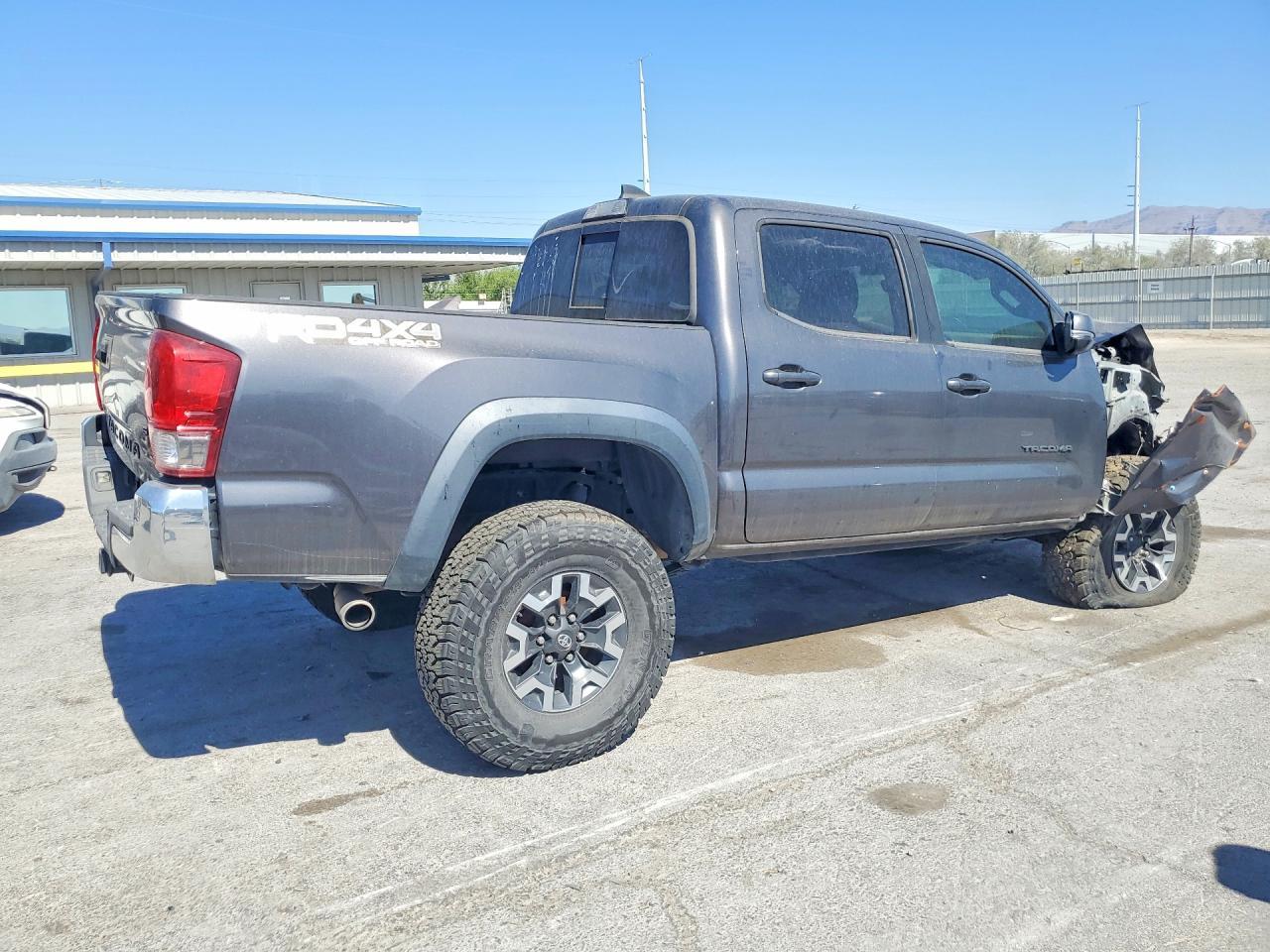 2017 Toyota Tacoma Double Cab - Фото 3