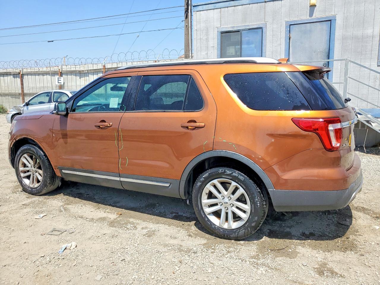2017 Ford Explorer - Фото 2