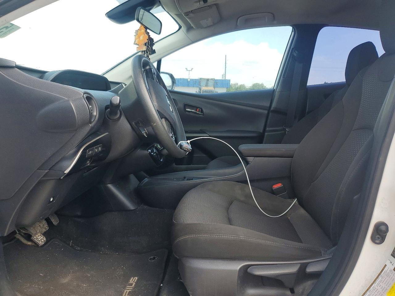 2019 Toyota Prius Le - Фото 7