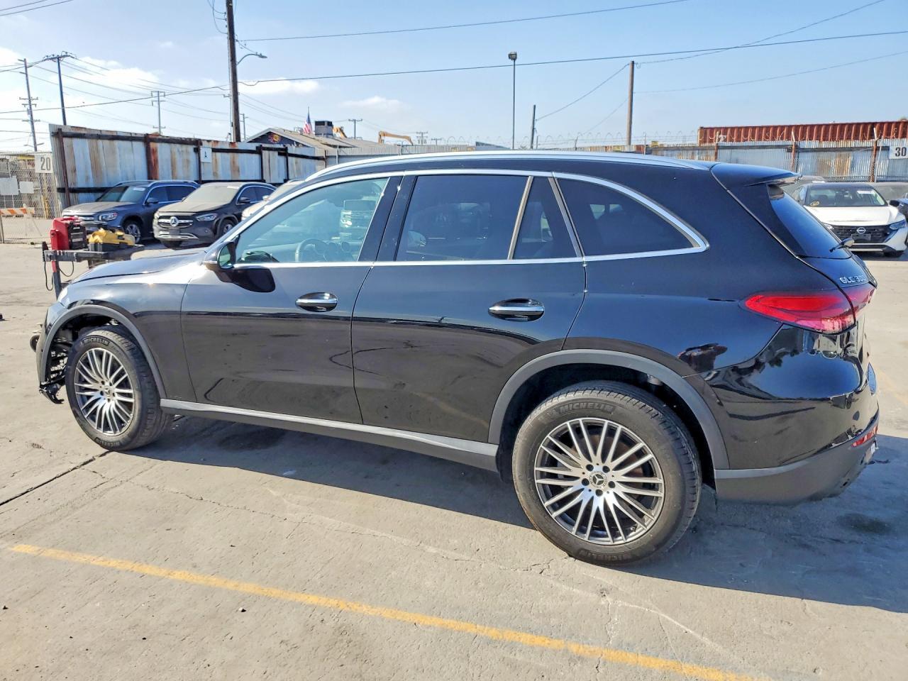 2024 Mercedes-Benz Glc 300 - Image 2