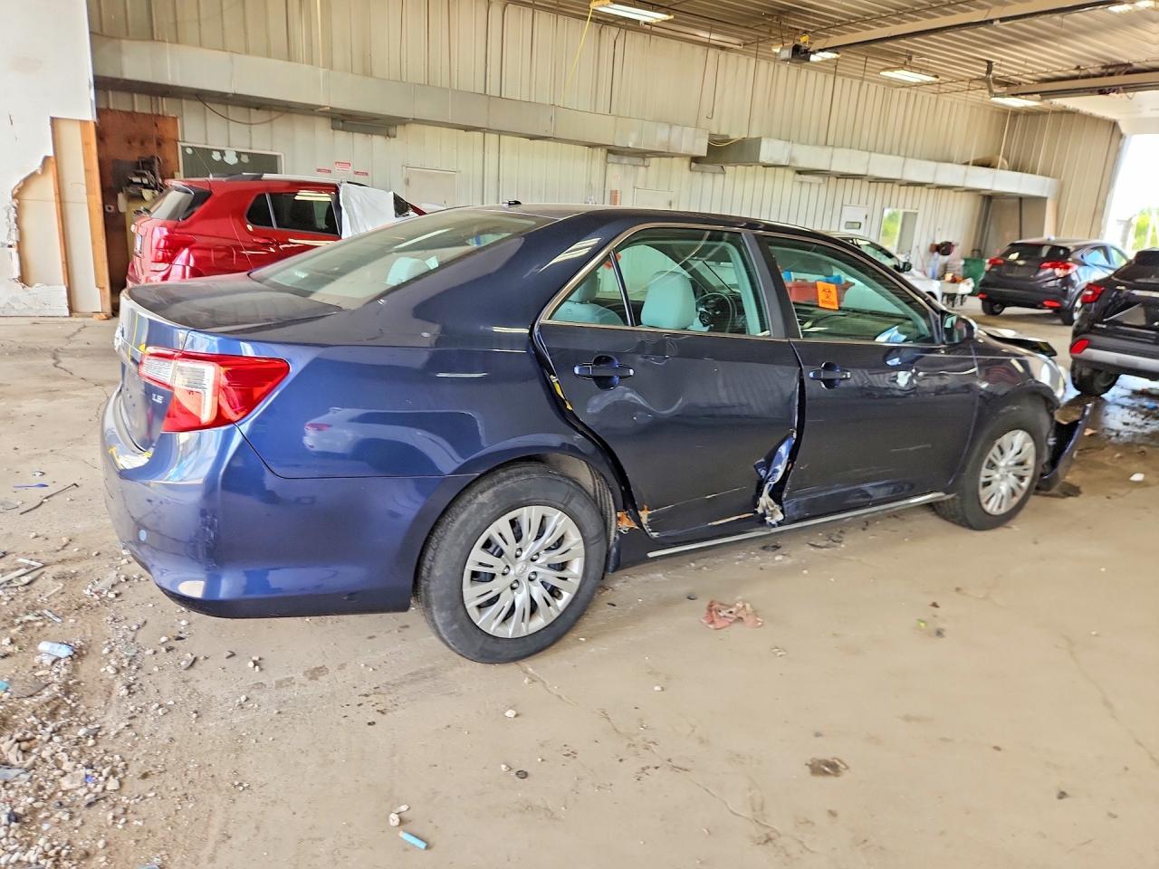 2014 Toyota Camry Le - Image 3