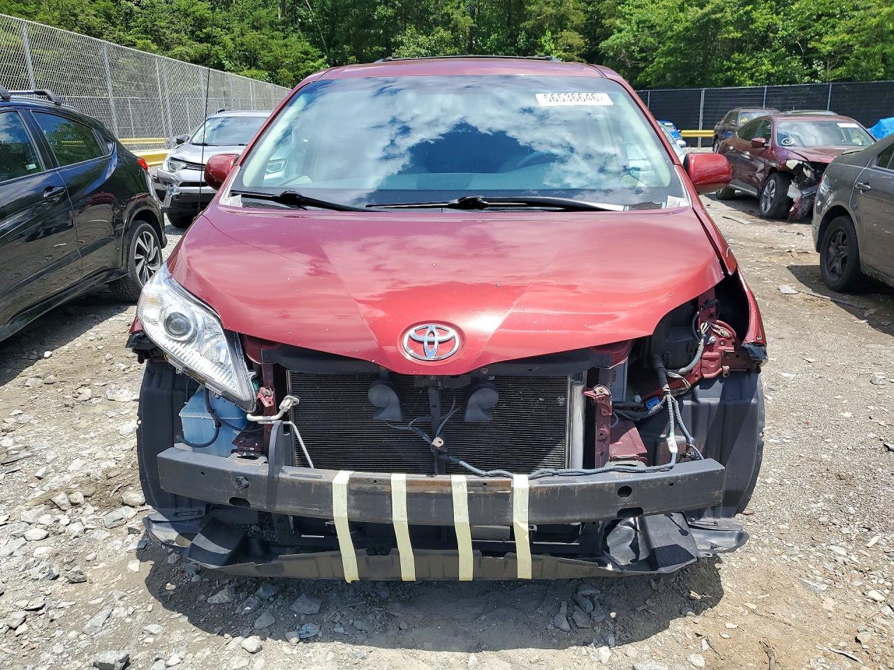2012 Toyota Sienna Le - Image 5