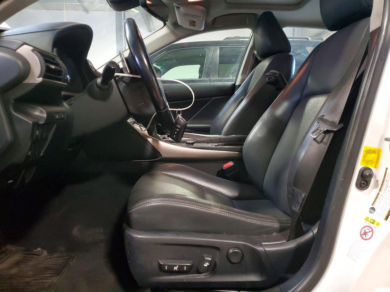 2017 Lexus Is 300 - Image 7