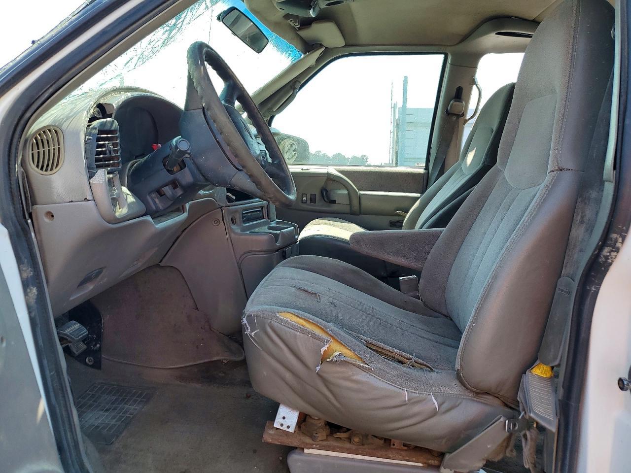 2000 Chevrolet Astro - Image 7