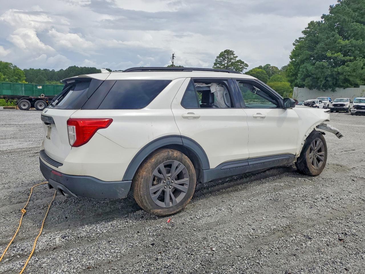 2022 Ford Explorer Xlt - Фото 3
