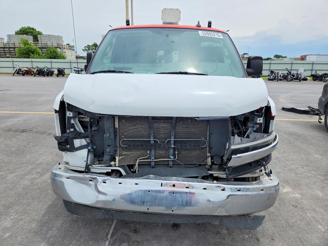 2020 Chevrolet Express - Фото 5