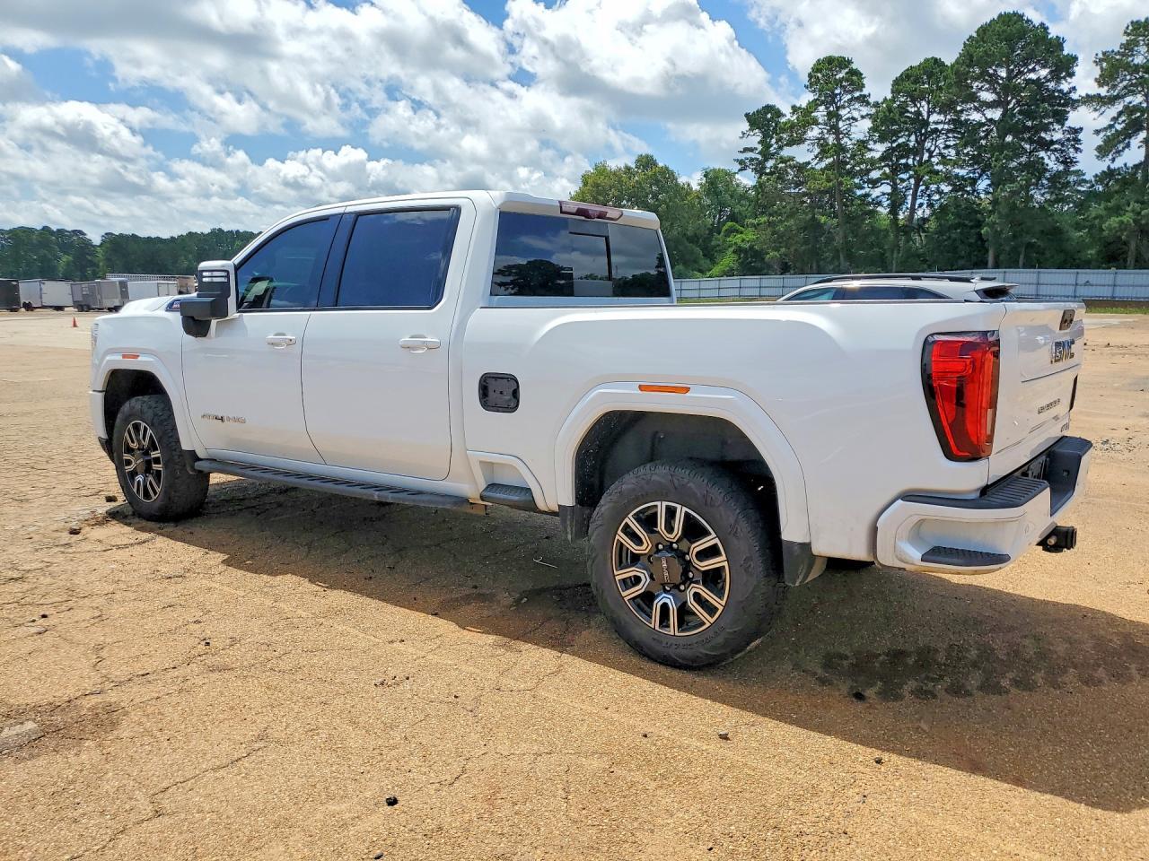 2022 GMC Sierra K2500 At4 - Фото 2