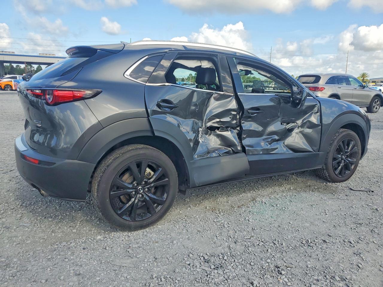 2023 Mazda Cx-30 Premium - Image 3