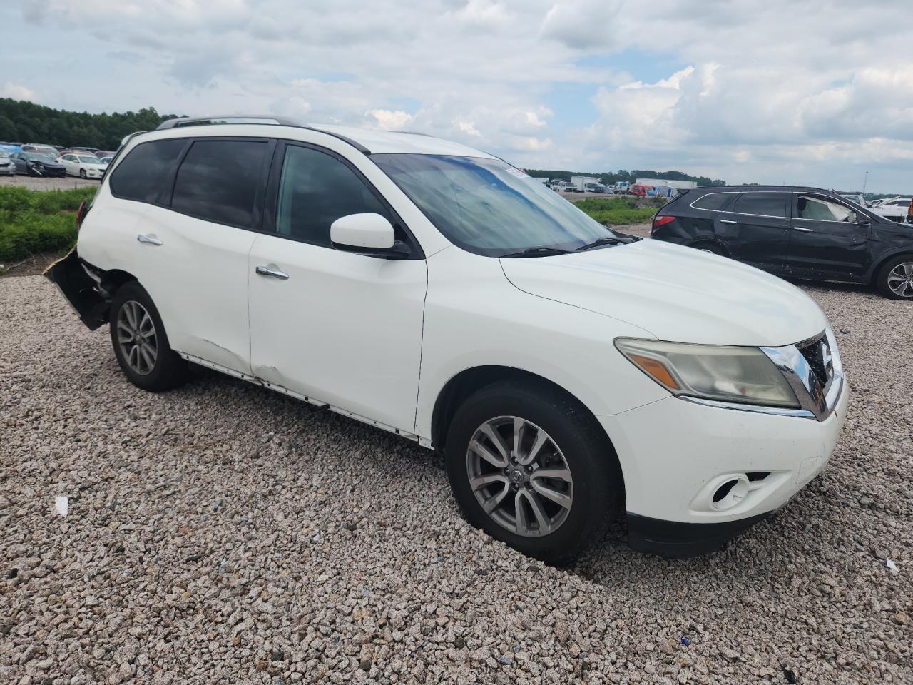 2016 Nissan Pathfinder S - Image 4