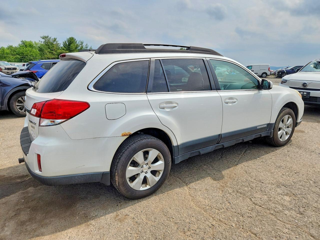 2011 Subaru Outback 2.5I Premium - Image 3
