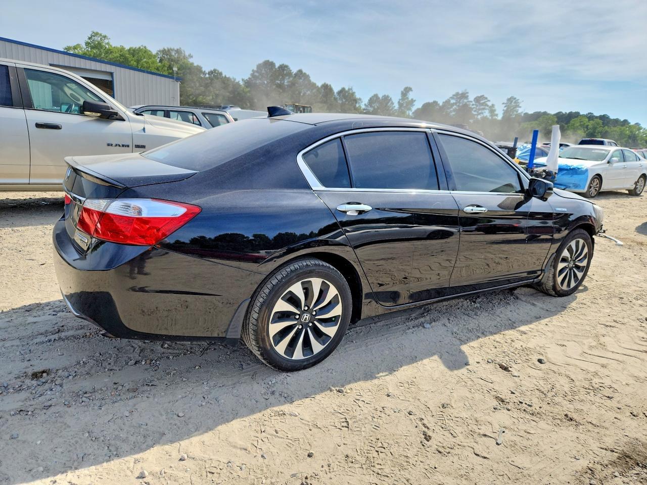 2015 Honda Accord Touring Hybrid - Фото 3