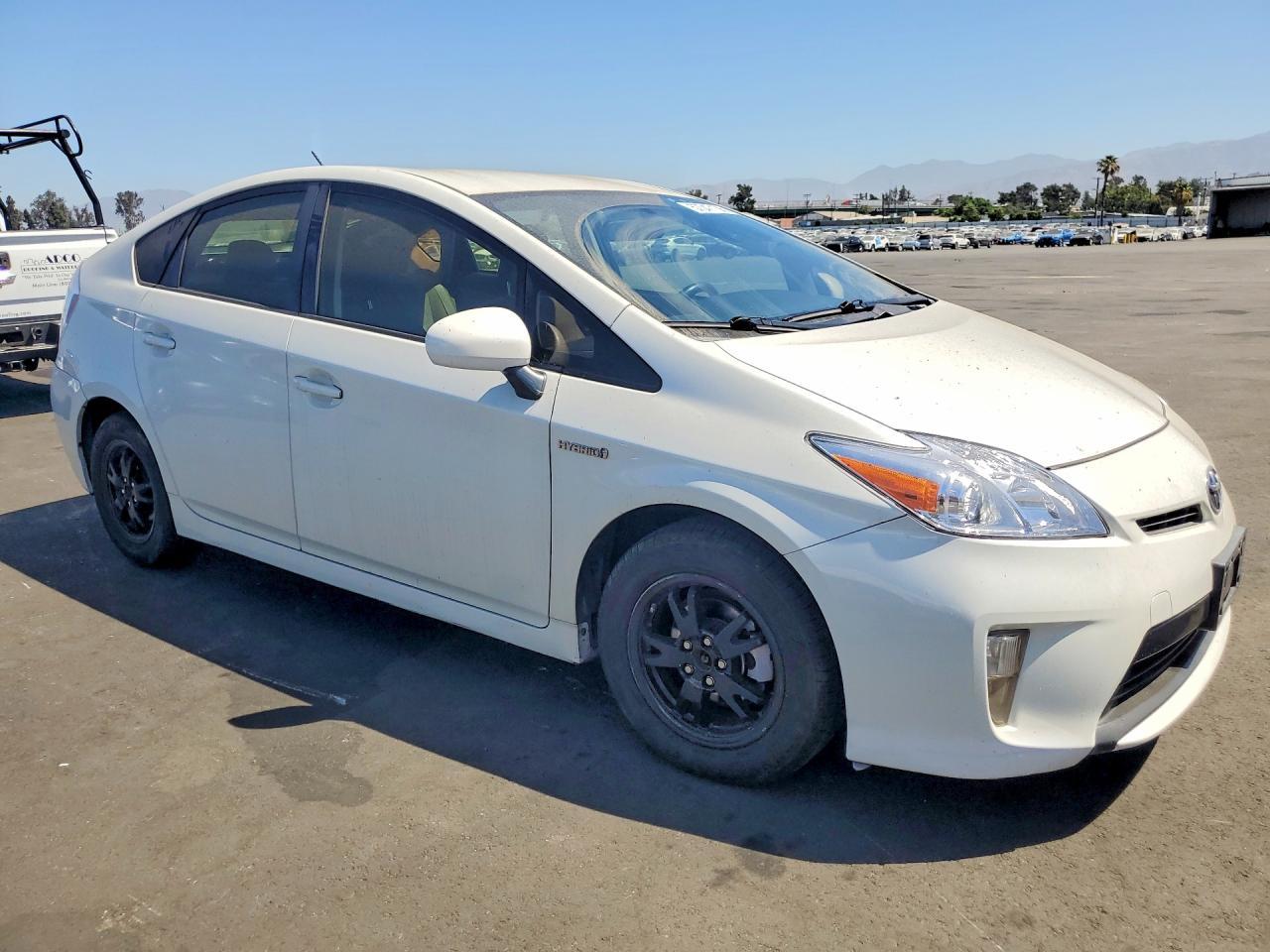 2015 Toyota Prius I - Image 4
