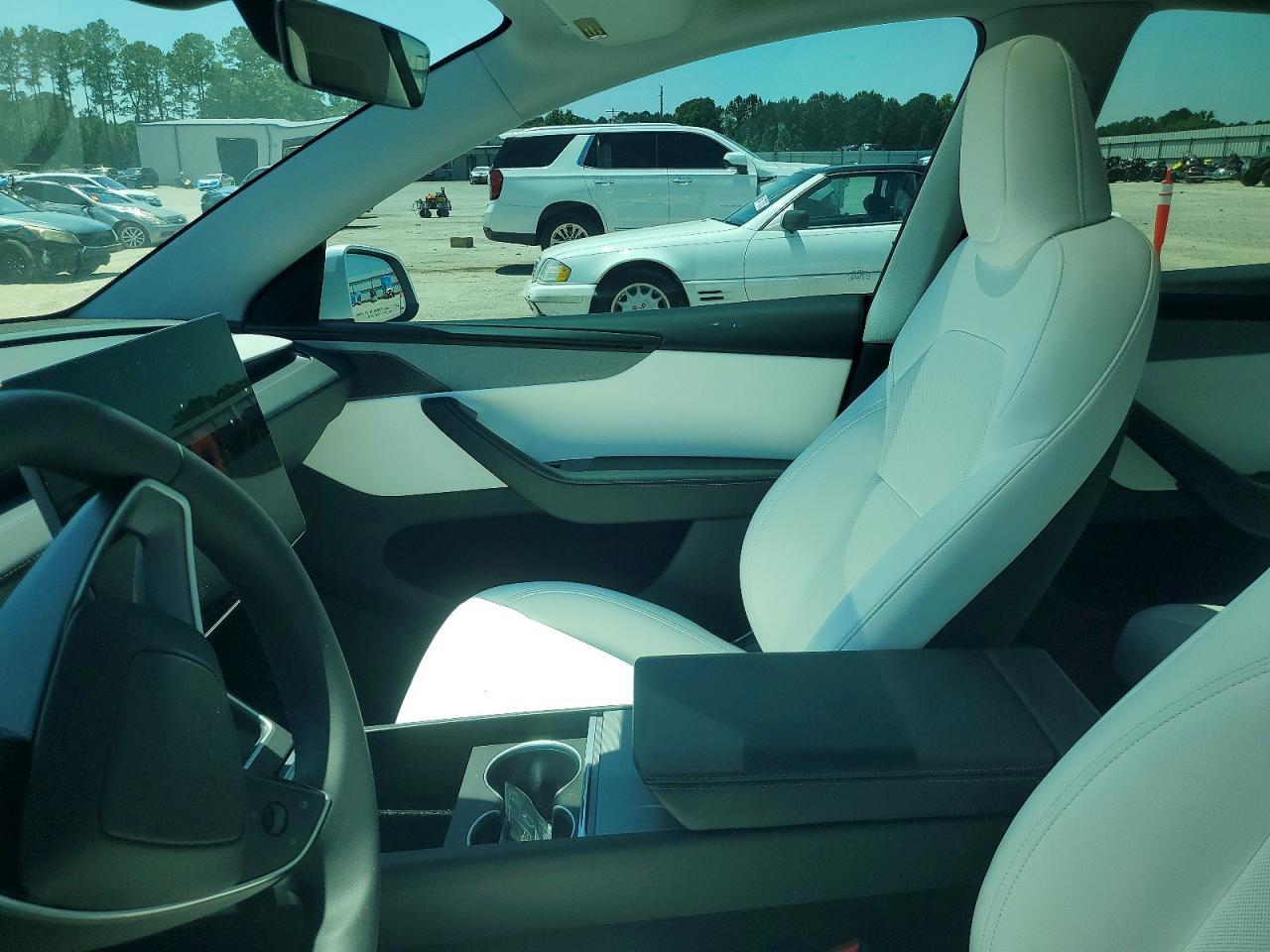 2026 Tesla Model Y - Фото 7