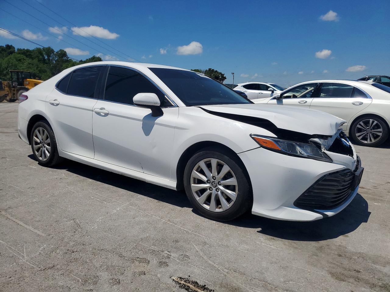 2020 Toyt Camry - Фото 4