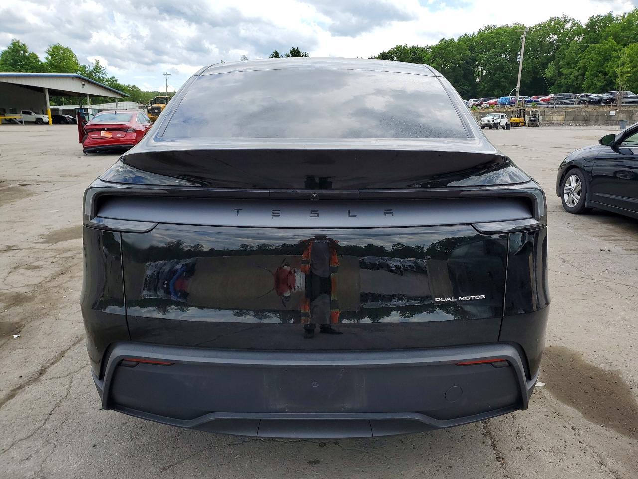 2026 Tesla Model Y - Фото 6
