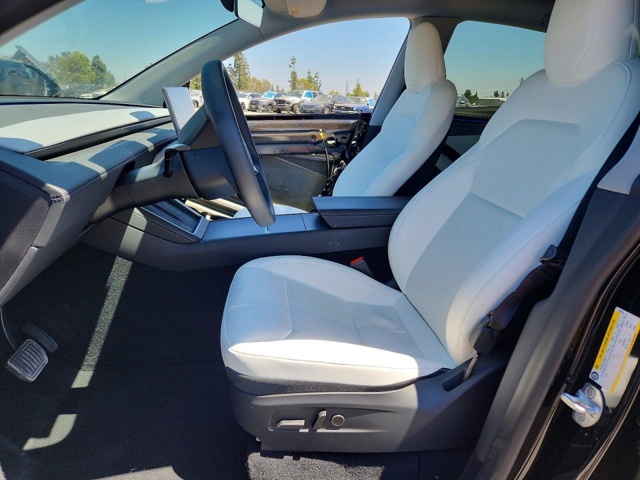 2026 Tesla Model Y - Image 7