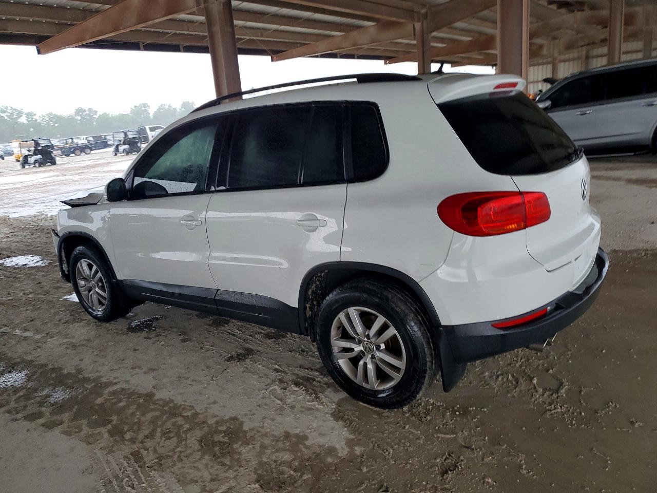 2016 Volkswagen Tiguan S - Фото 2