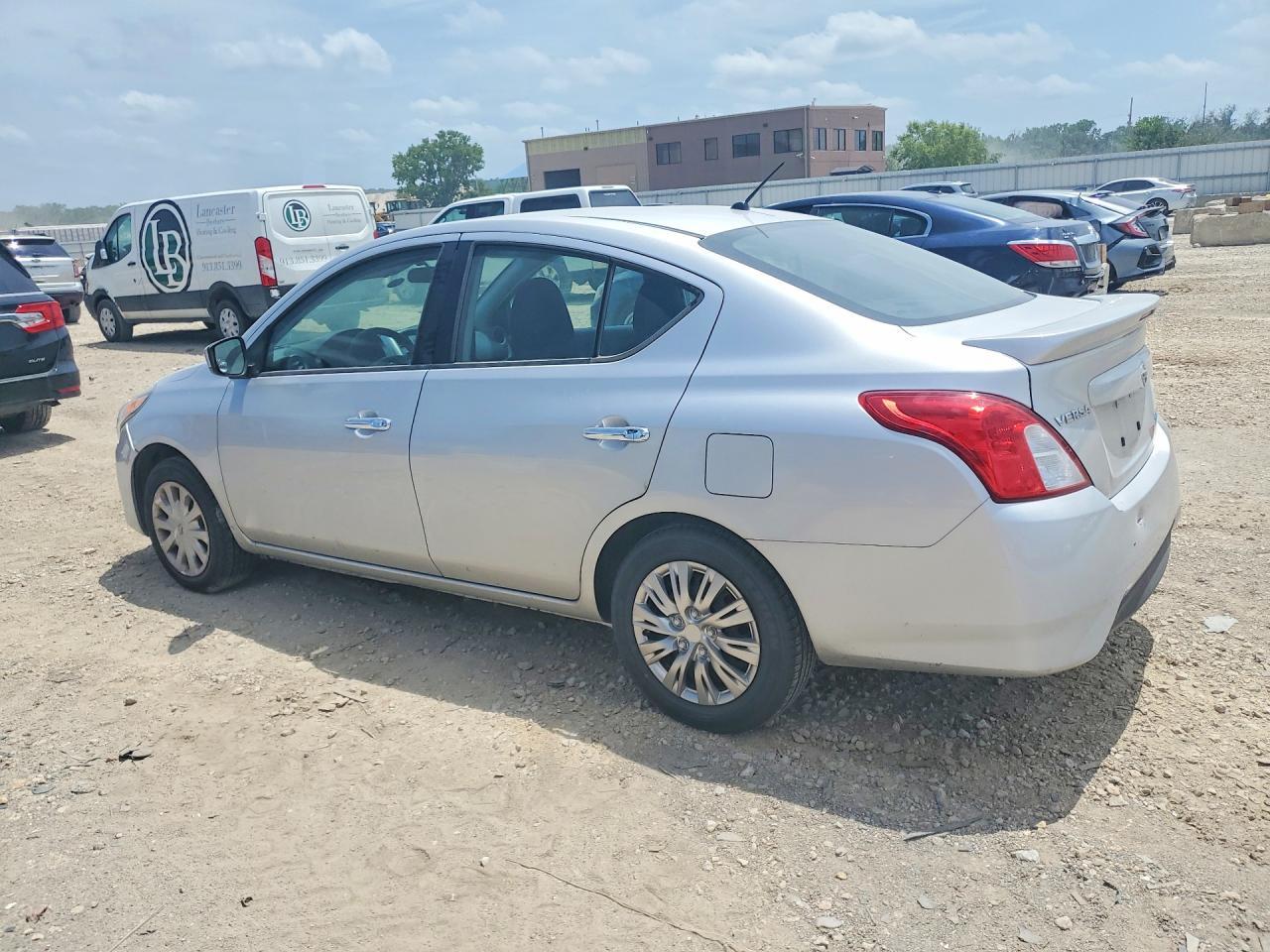 2016 Nissan Versa S - Фото 2