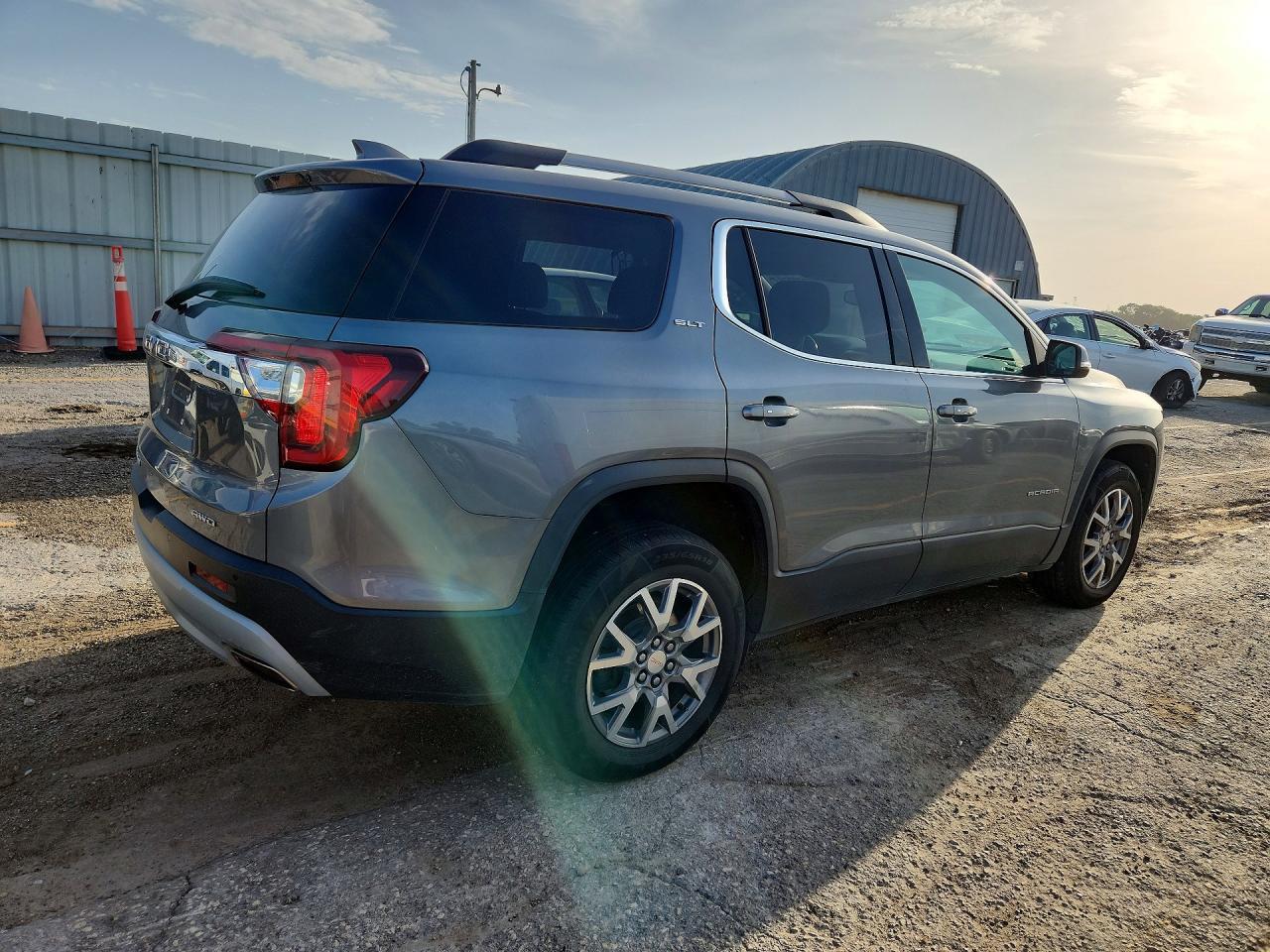 2020 GMC Acadia Slt - Image 3