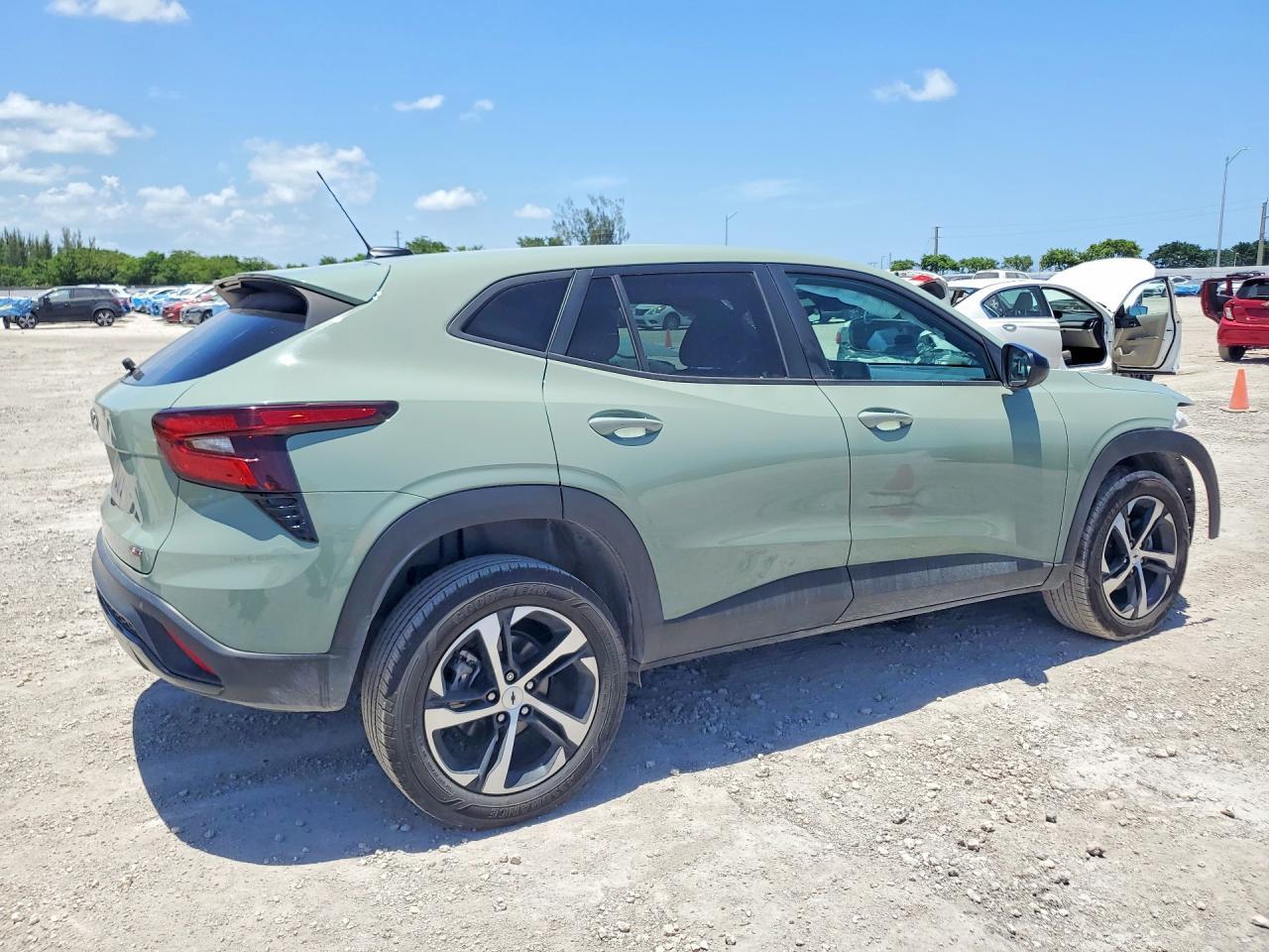 2024 Chevrolet Trax 1Rs - Image 3