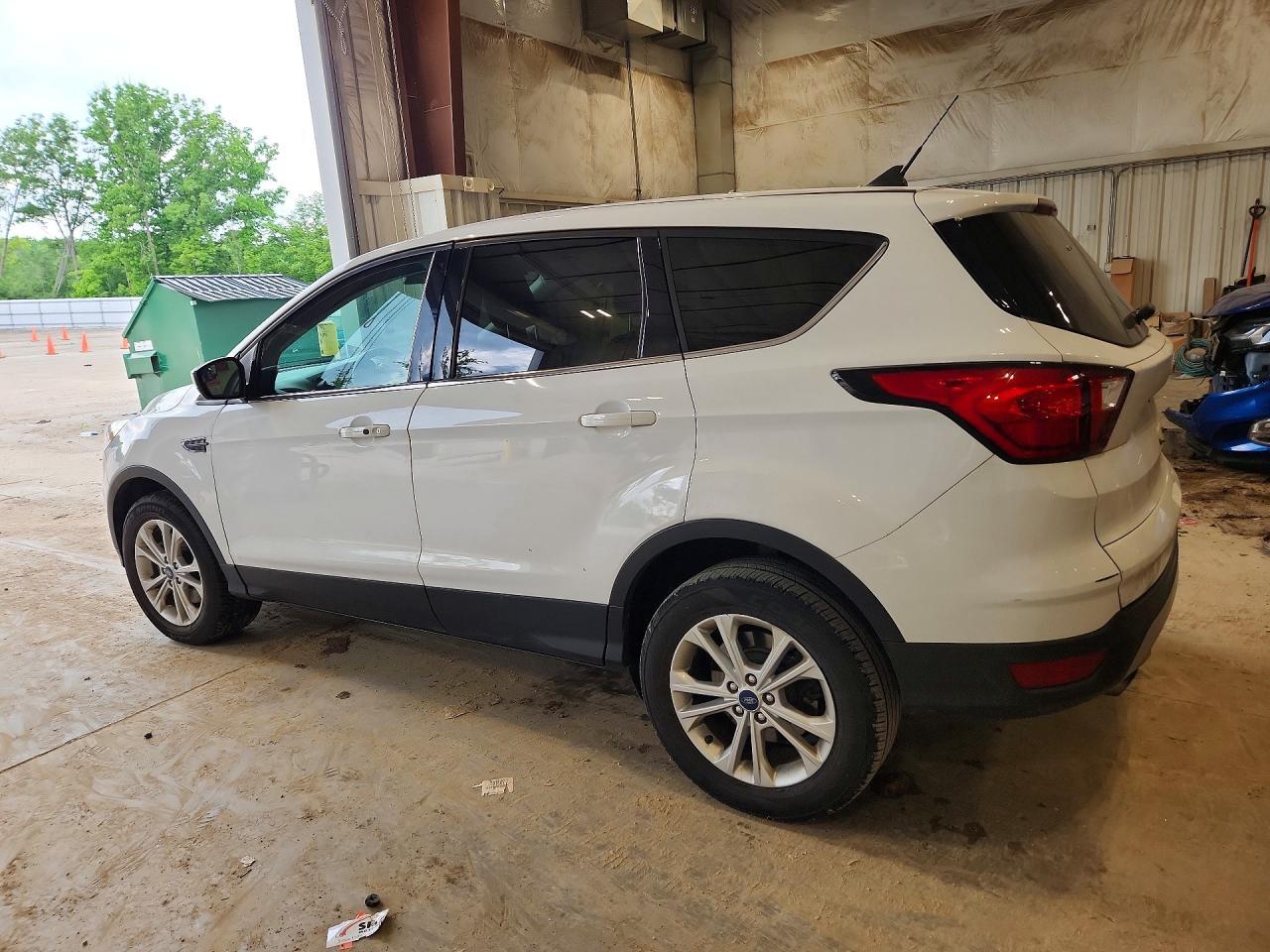 2019 Ford Escape Se - Фото 2