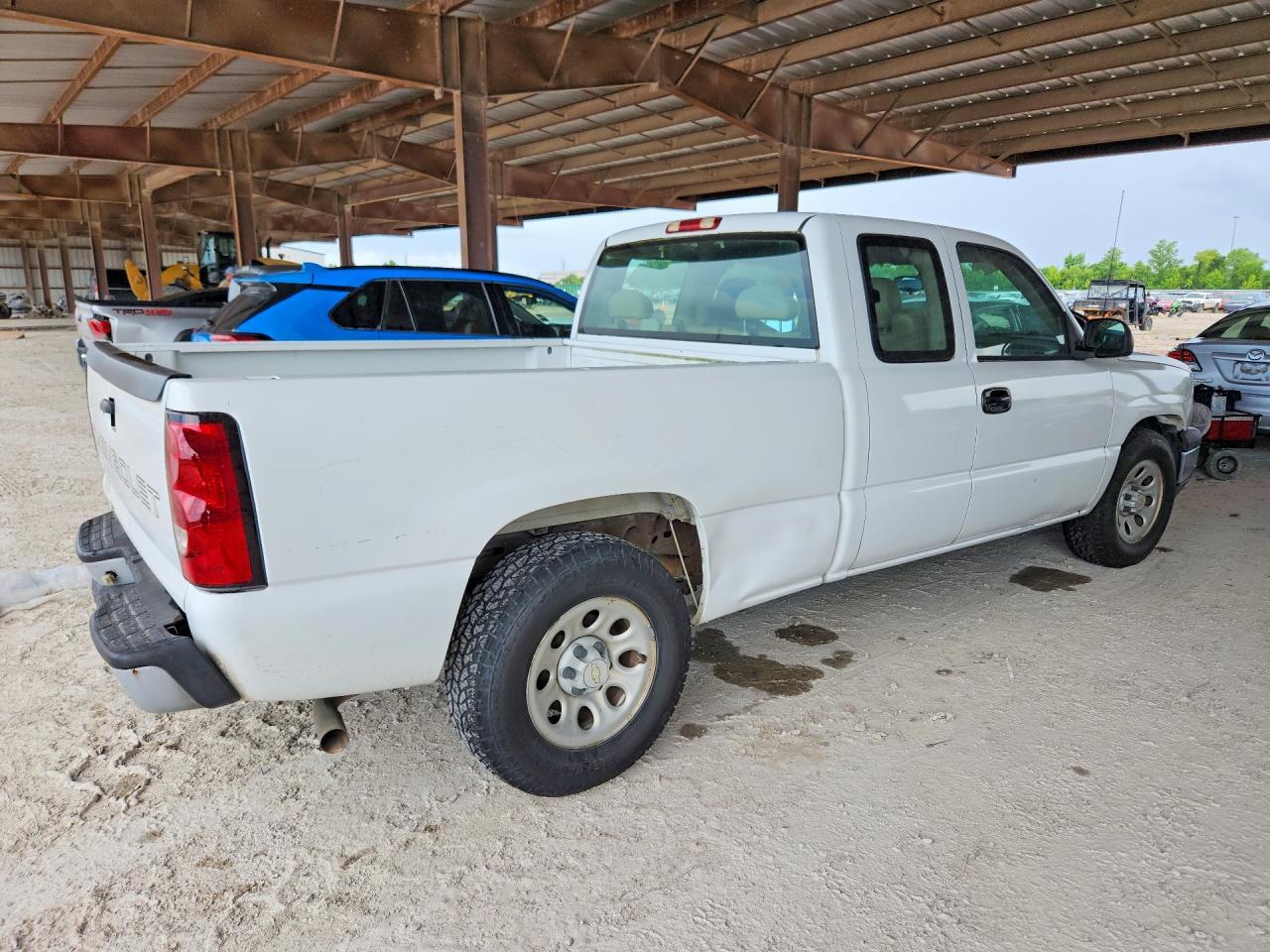 2006 Chevrolet Silverado C1500 - Image 3