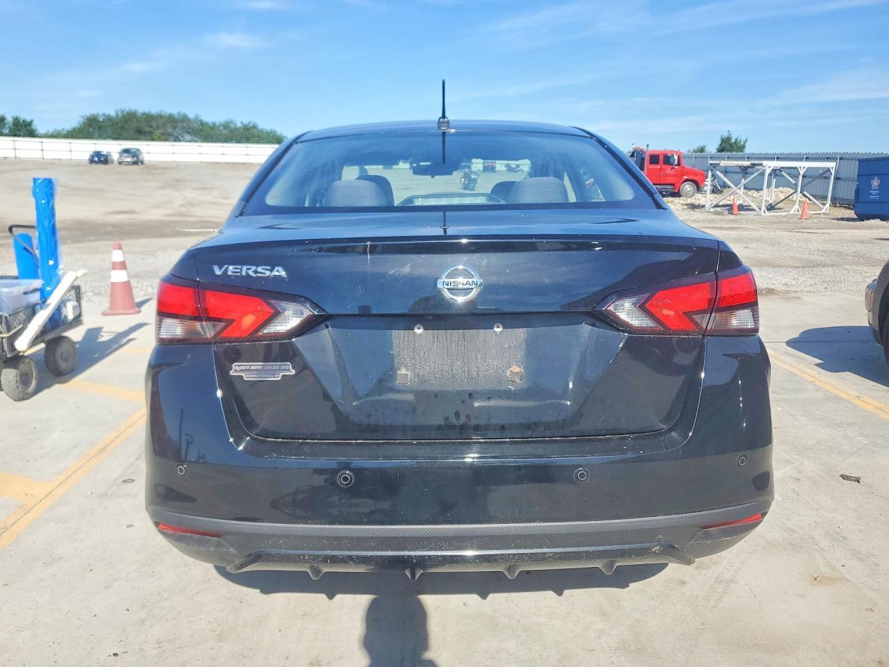 2021 Nissan Versa S - Image 6