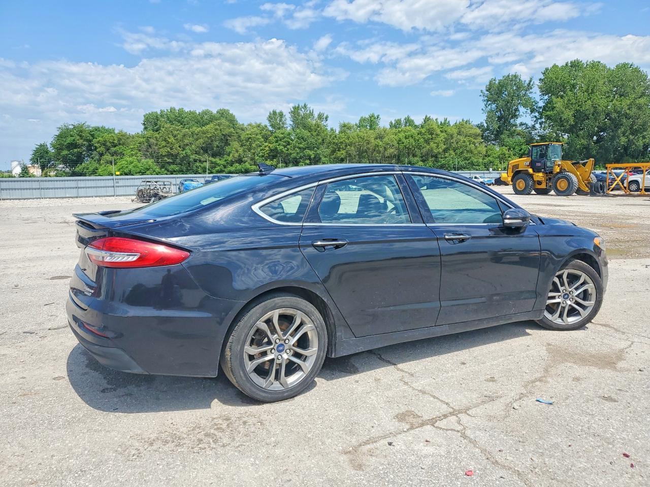 2020 Ford Fusion Titanium - Фото 3