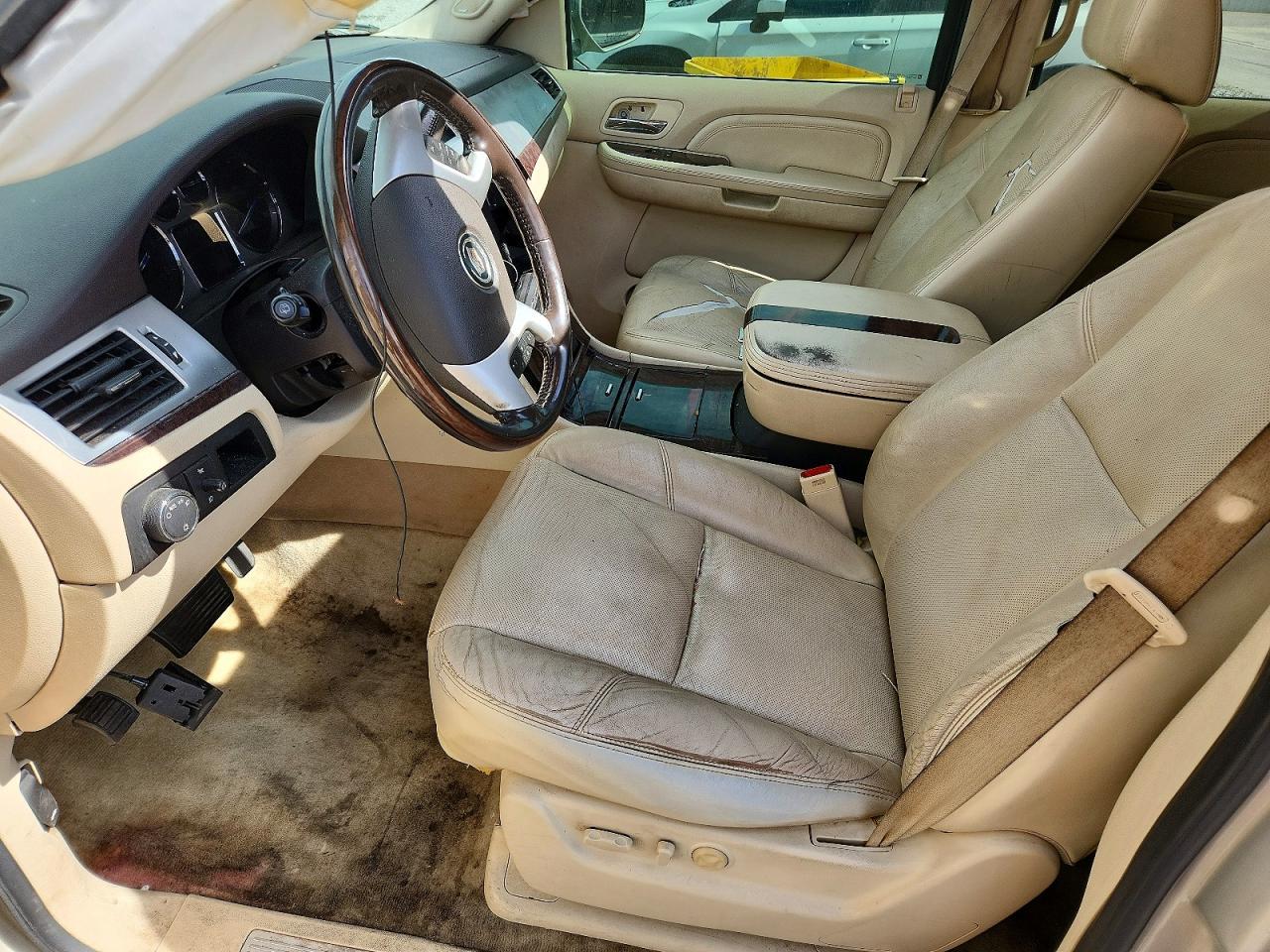 2008 Cadillac Escalade Luxury - Image 7