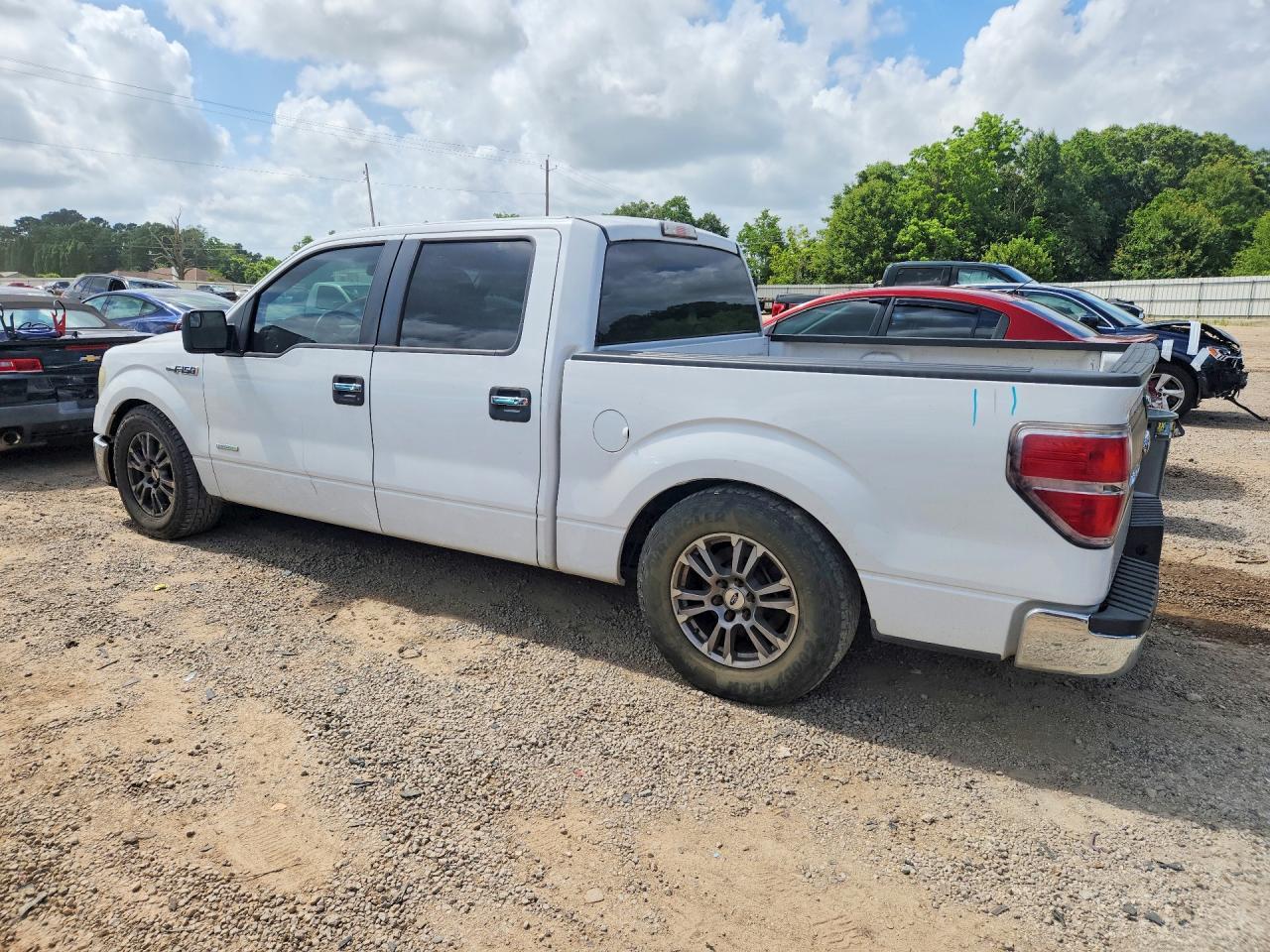 2014 Ford F150 - Фото 2