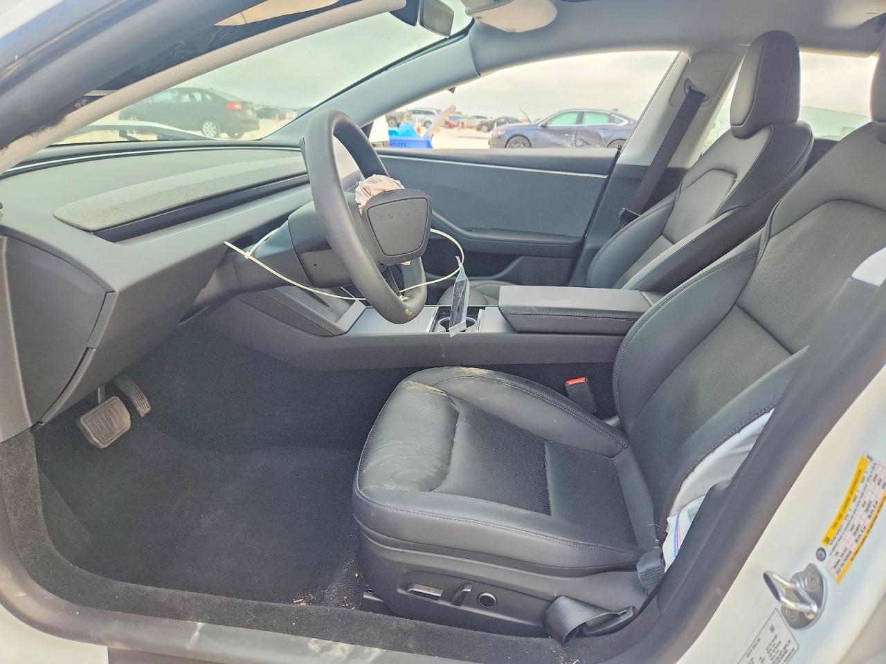 2025 Tesla Model 3 - Фото 7