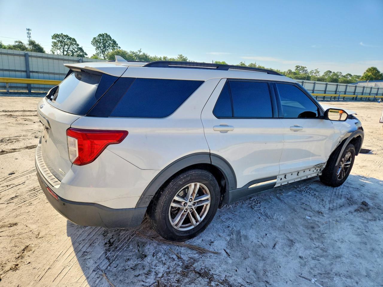2020 Ford Explorer Xlt - Фото 3