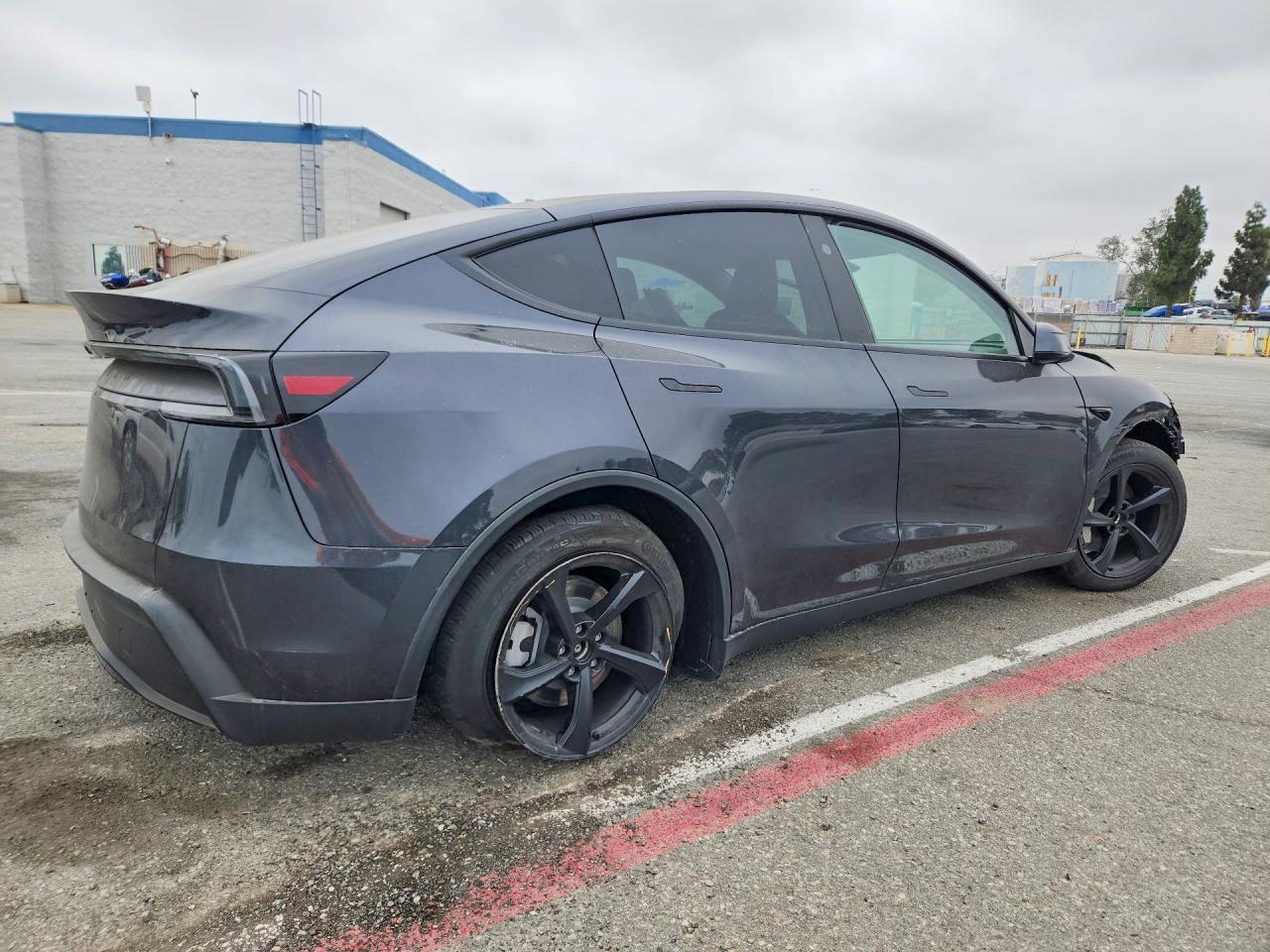 2026 Tesla Model Y - Фото 3