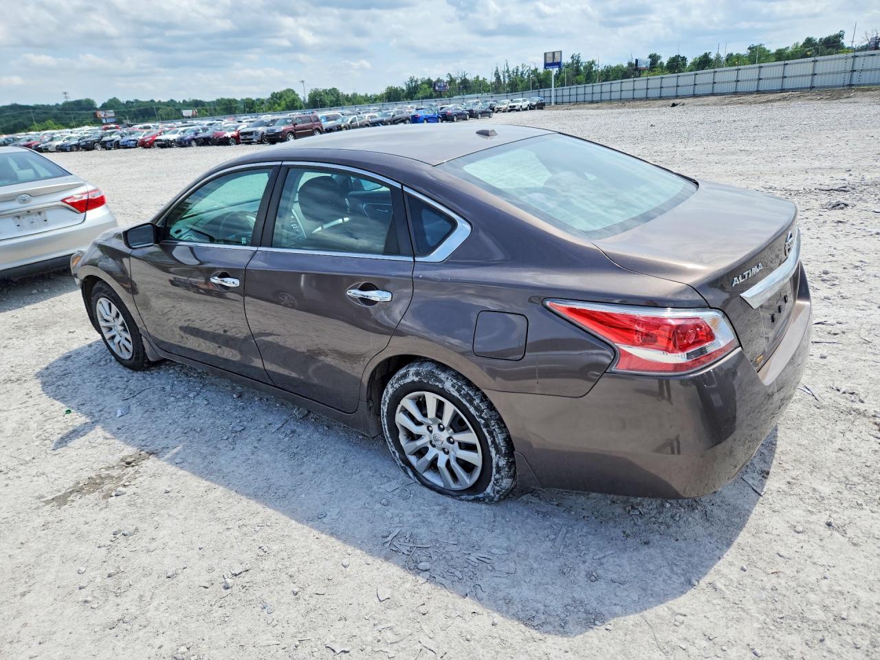2015 Nissan Altima 2.5 S - Фото 2