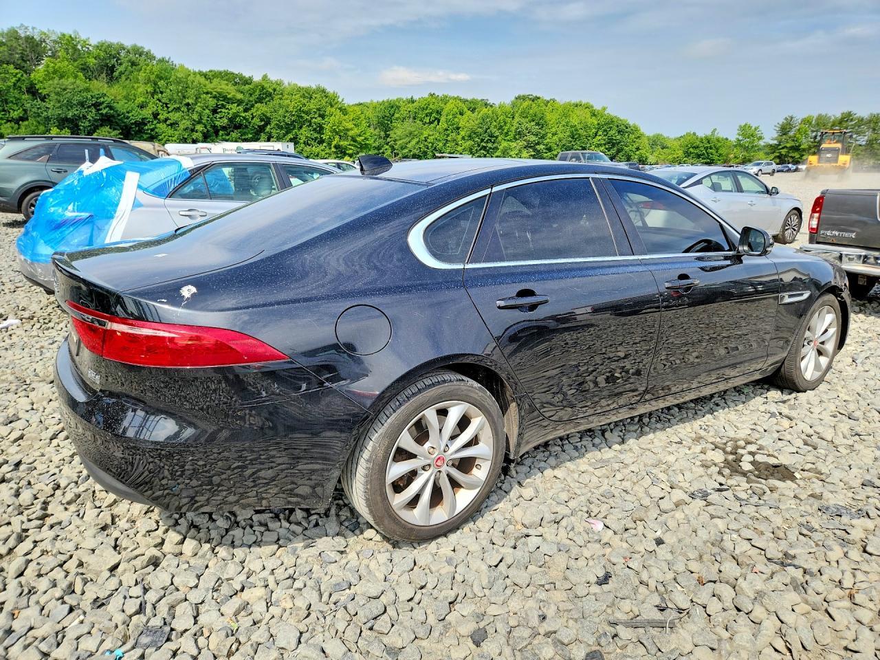 2017 Jaguar Xf Premium - Фото 3