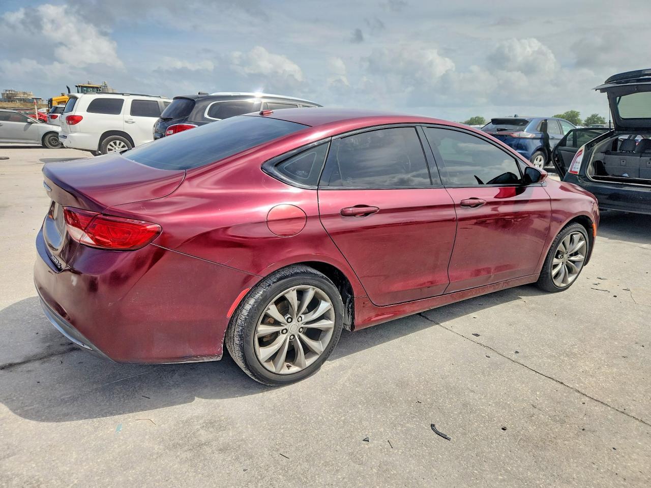 2015 Chrysler 200 S - Фото 3
