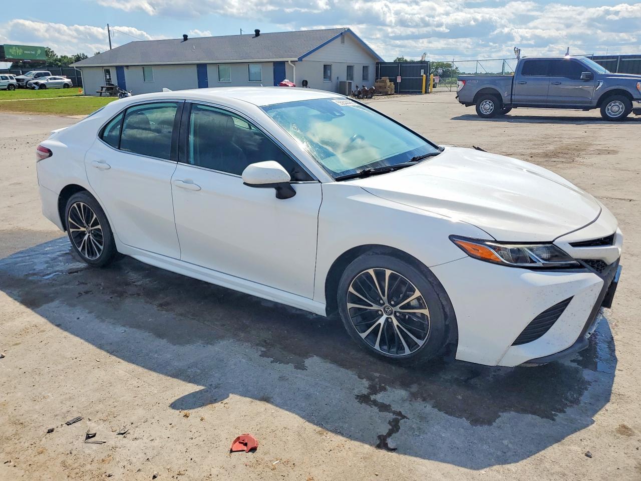 2019 Toyota Camry Se - Image 4