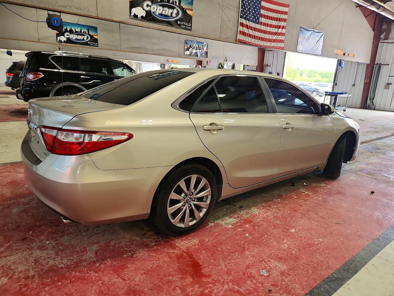 2017 Toyota Camry Le - Фото 3