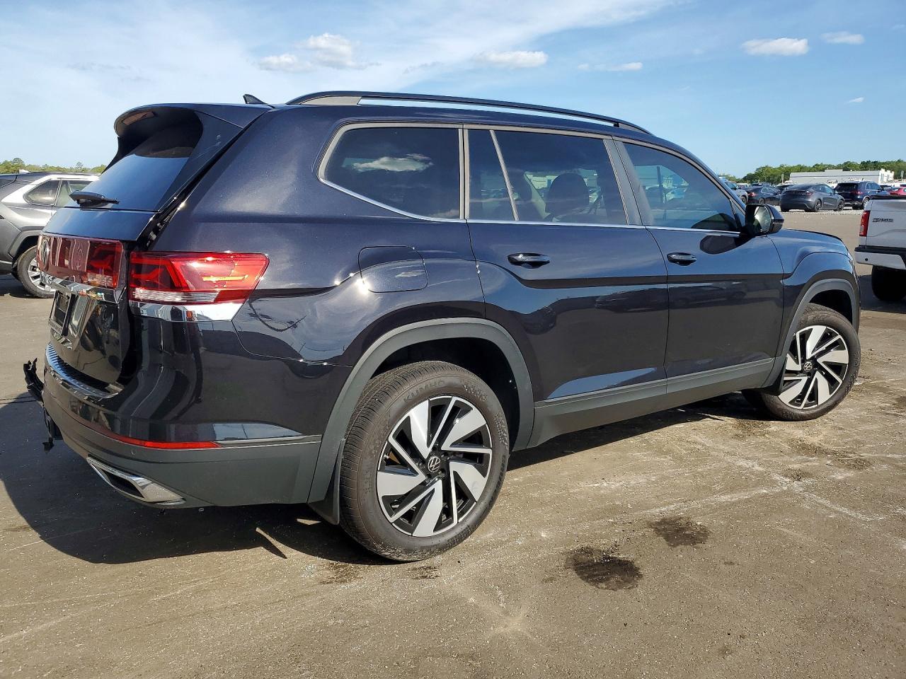 2025 Volkswagen Atlas Se - Фото 3