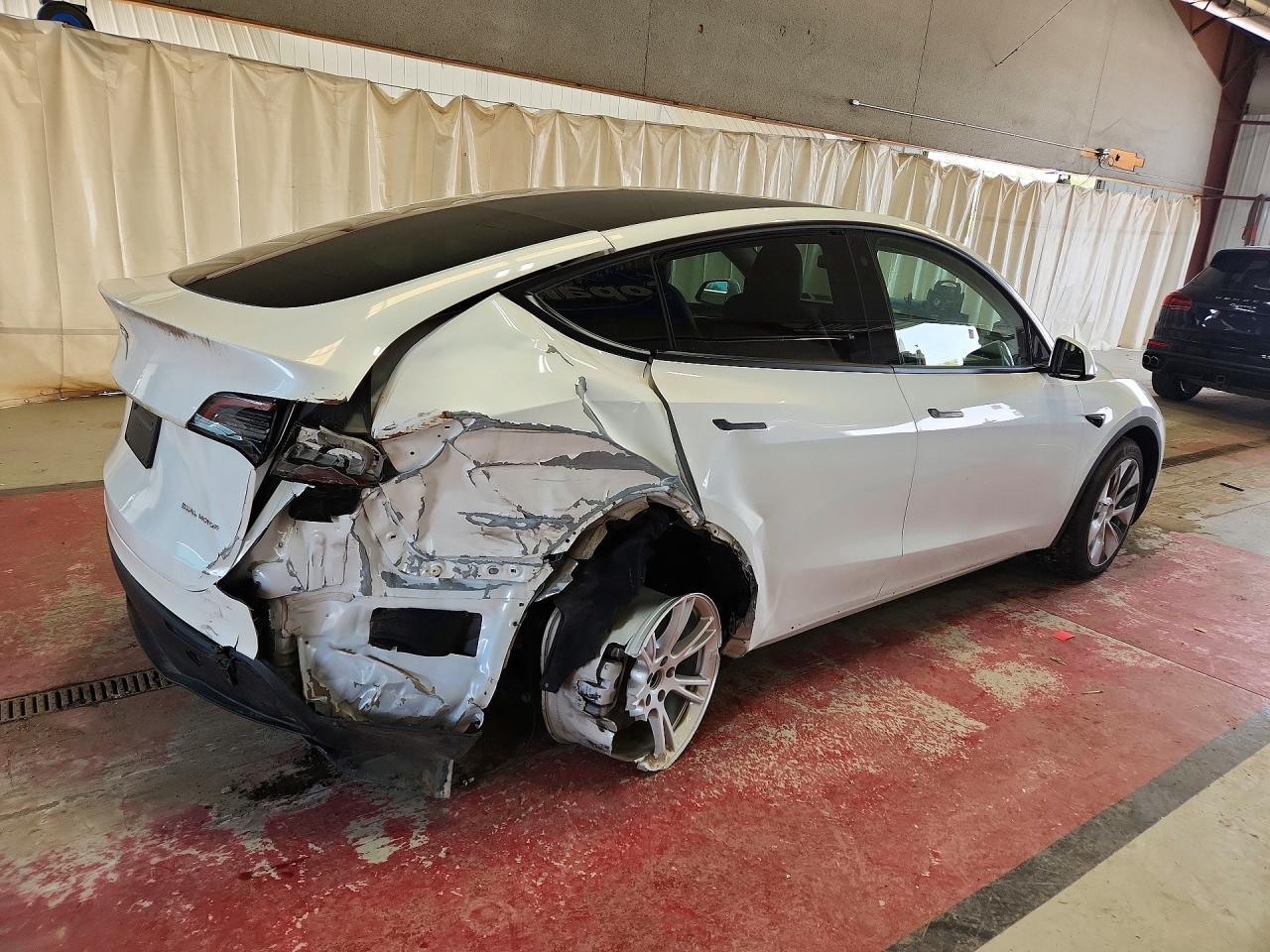 2023 Tesla Model Y - Фото 3