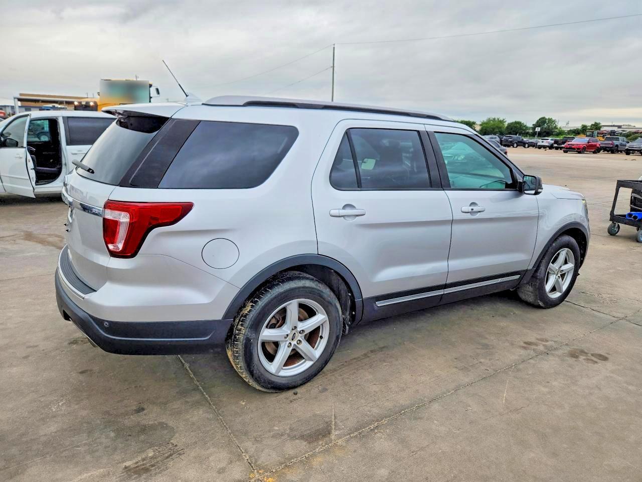2018 Ford Explorer Xlt - Фото 3