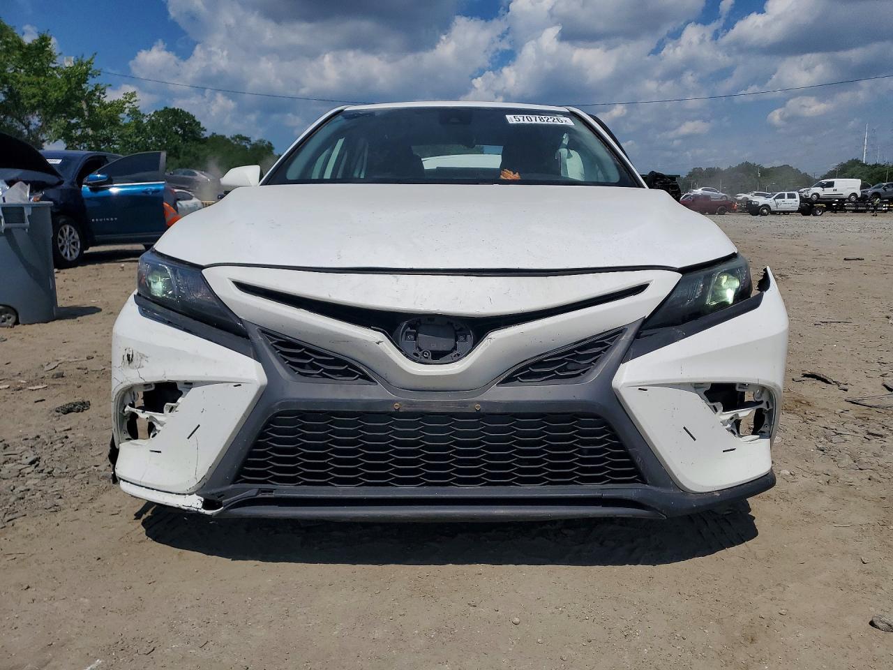 2021 Toyota Camry Se - Фото 5