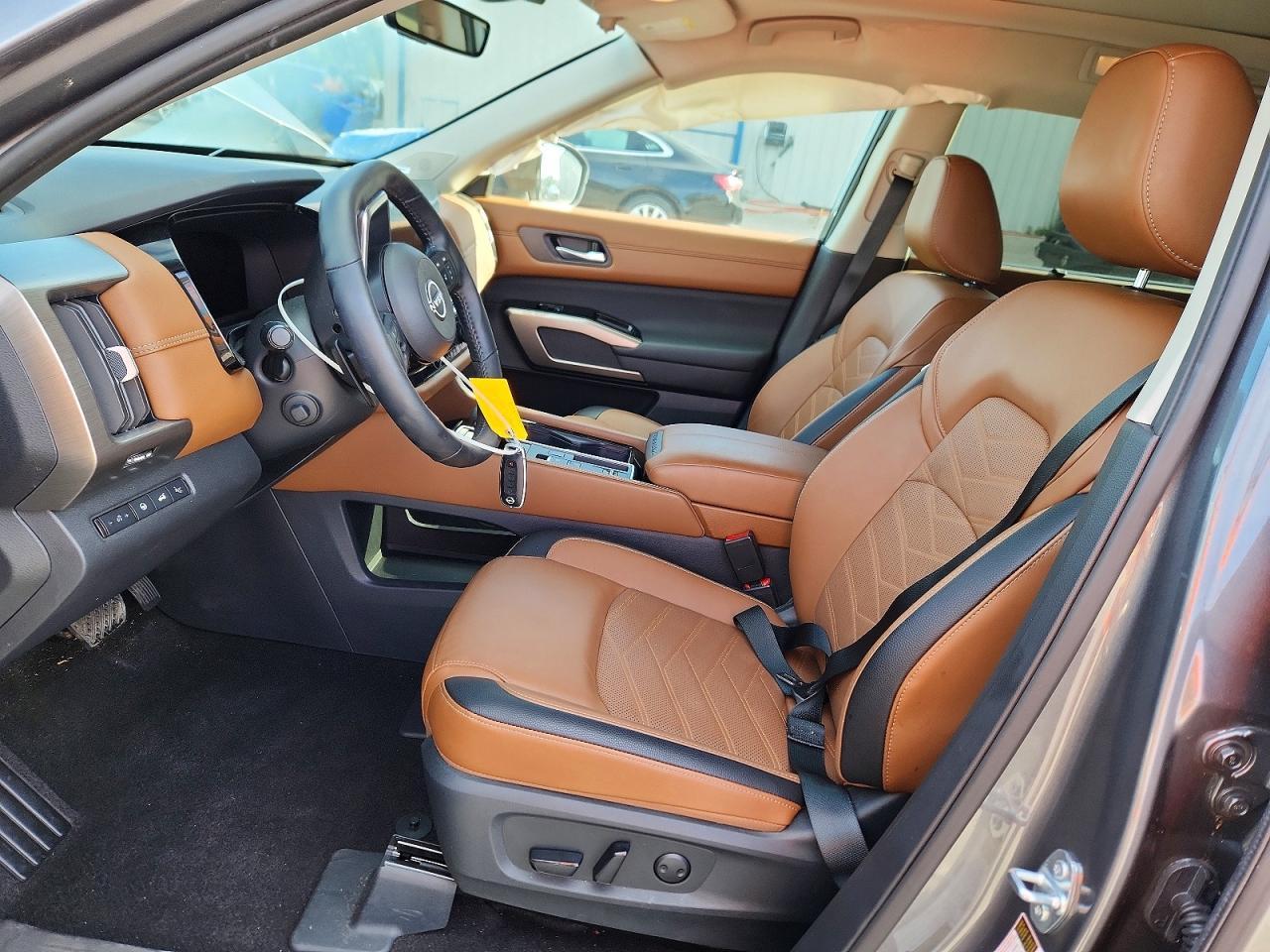 2025 Nissan Pathfinder Platinum - Image 7