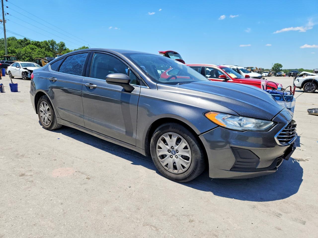 2019 Ford Fusion S - Фото 4