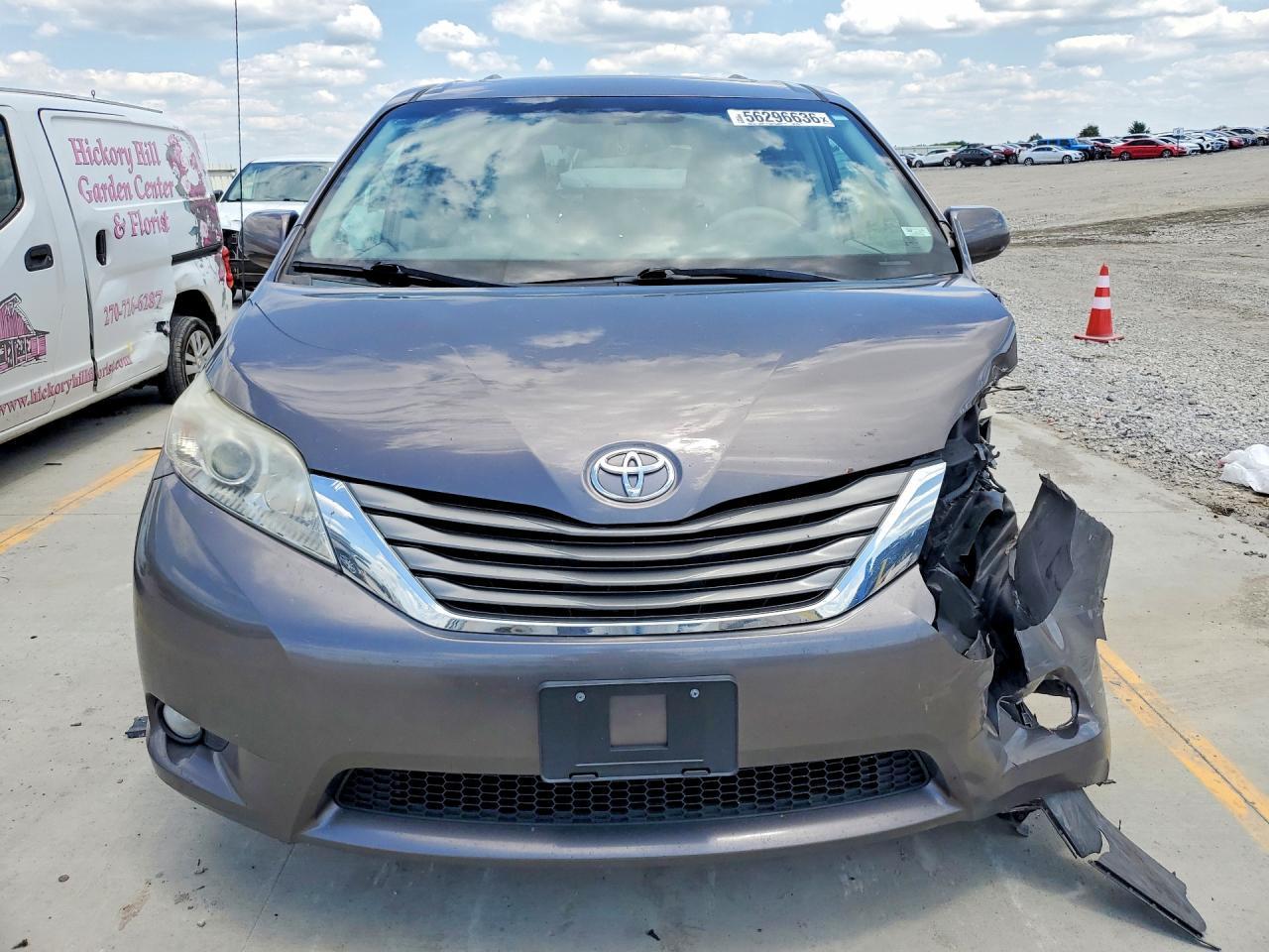2013 Toyota Sienna Xle 8-Passenger - Image 5