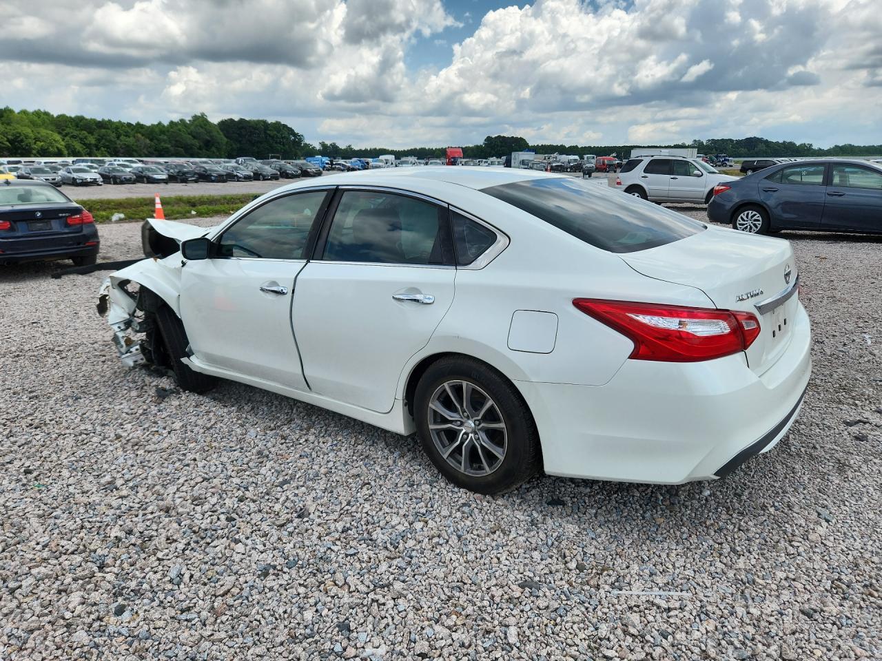 2016 Nissan Altima 2.5 S - Фото 2