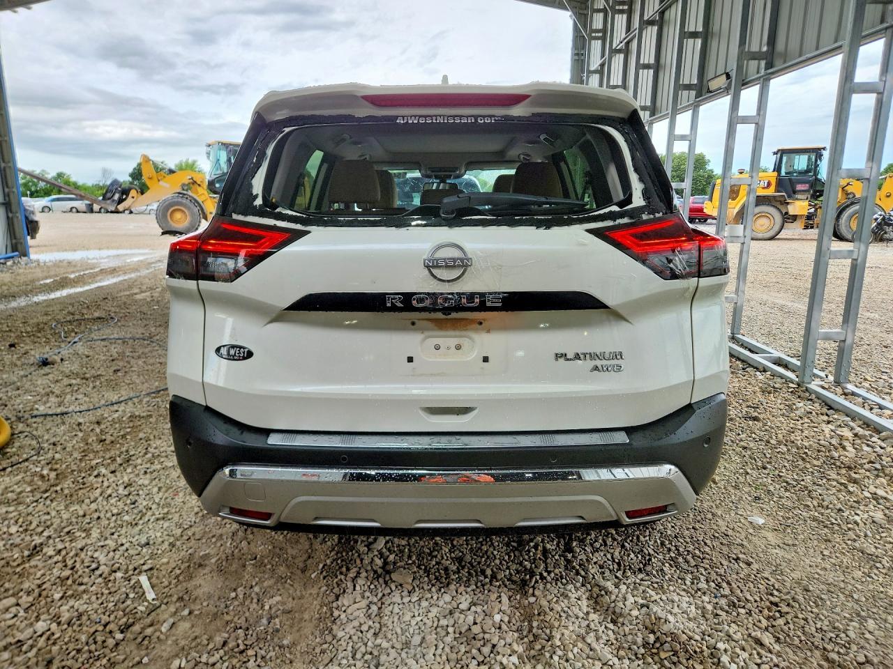 2023 Nissan Rogue Platinum - Image 6