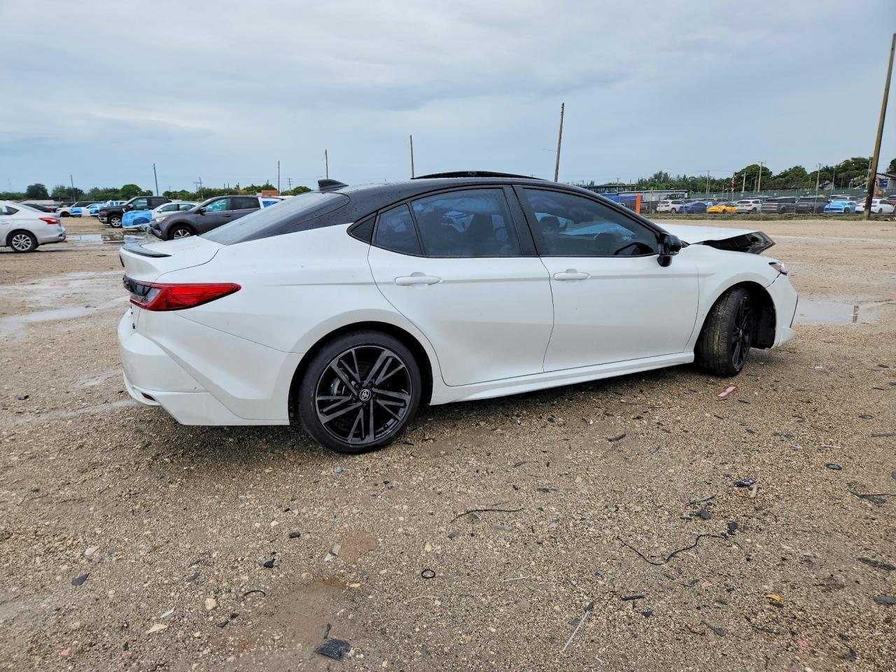 2025 Toyota Camry Xse - Image 3