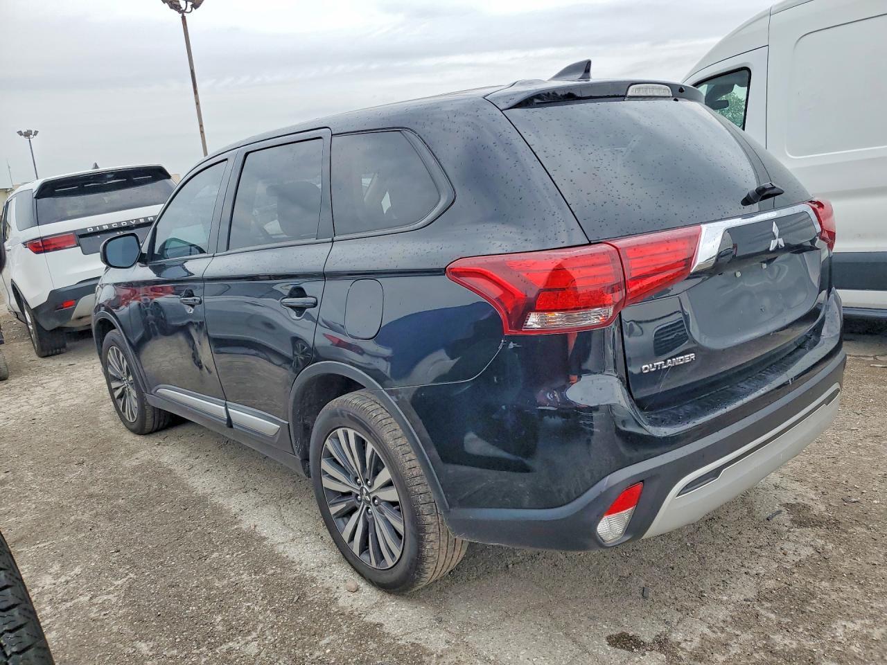 2020 Mitsubishi Outlander Es - Image 2