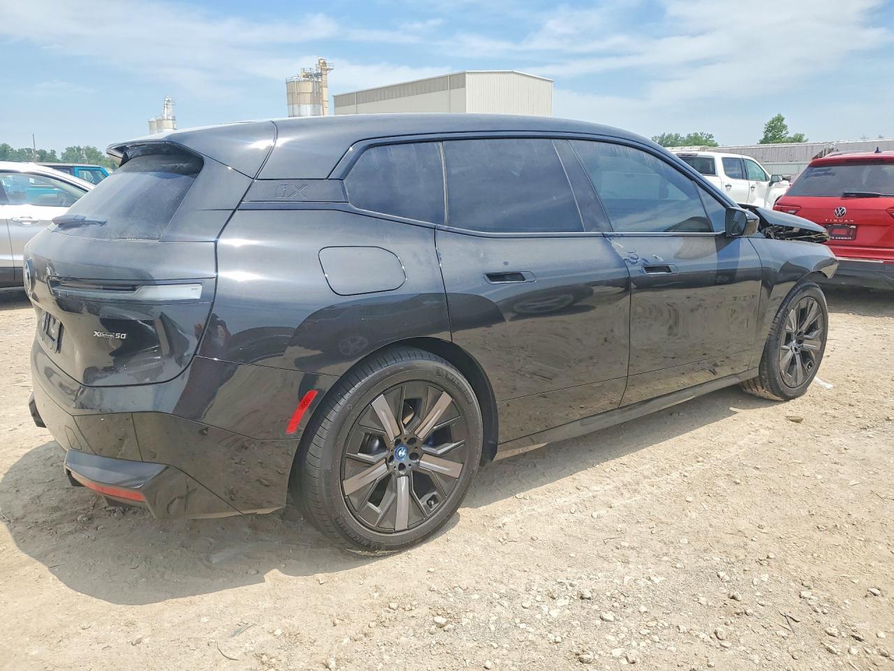 2023 BMW Ix xDrive50 - Фото 3